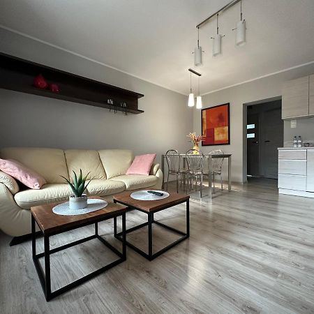 Apartament Przy Cieplickich Tezniach Jelenia Gora Bagian luar foto