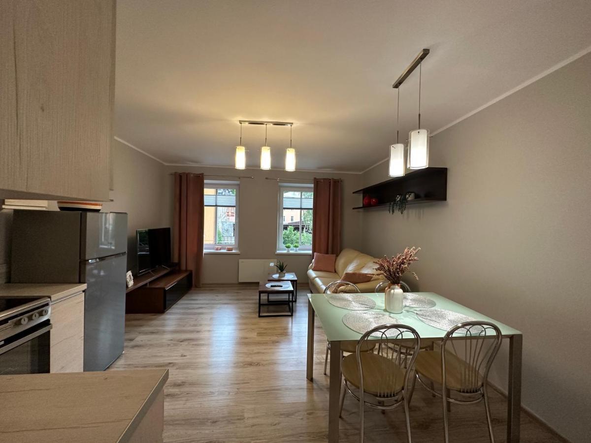 Apartament Przy Cieplickich Tezniach Jelenia Gora Bagian luar foto