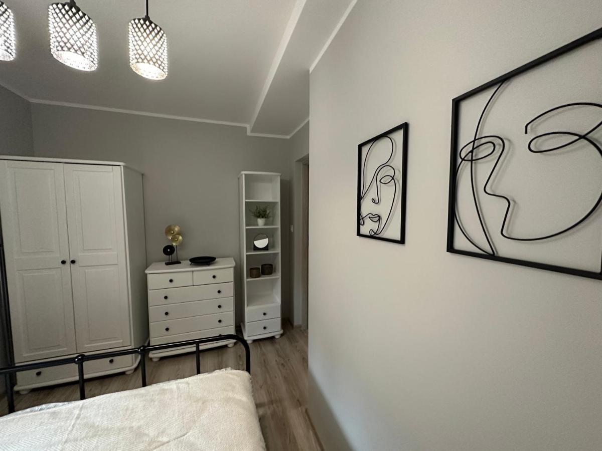 Apartament Przy Cieplickich Tezniach Jelenia Gora Bagian luar foto