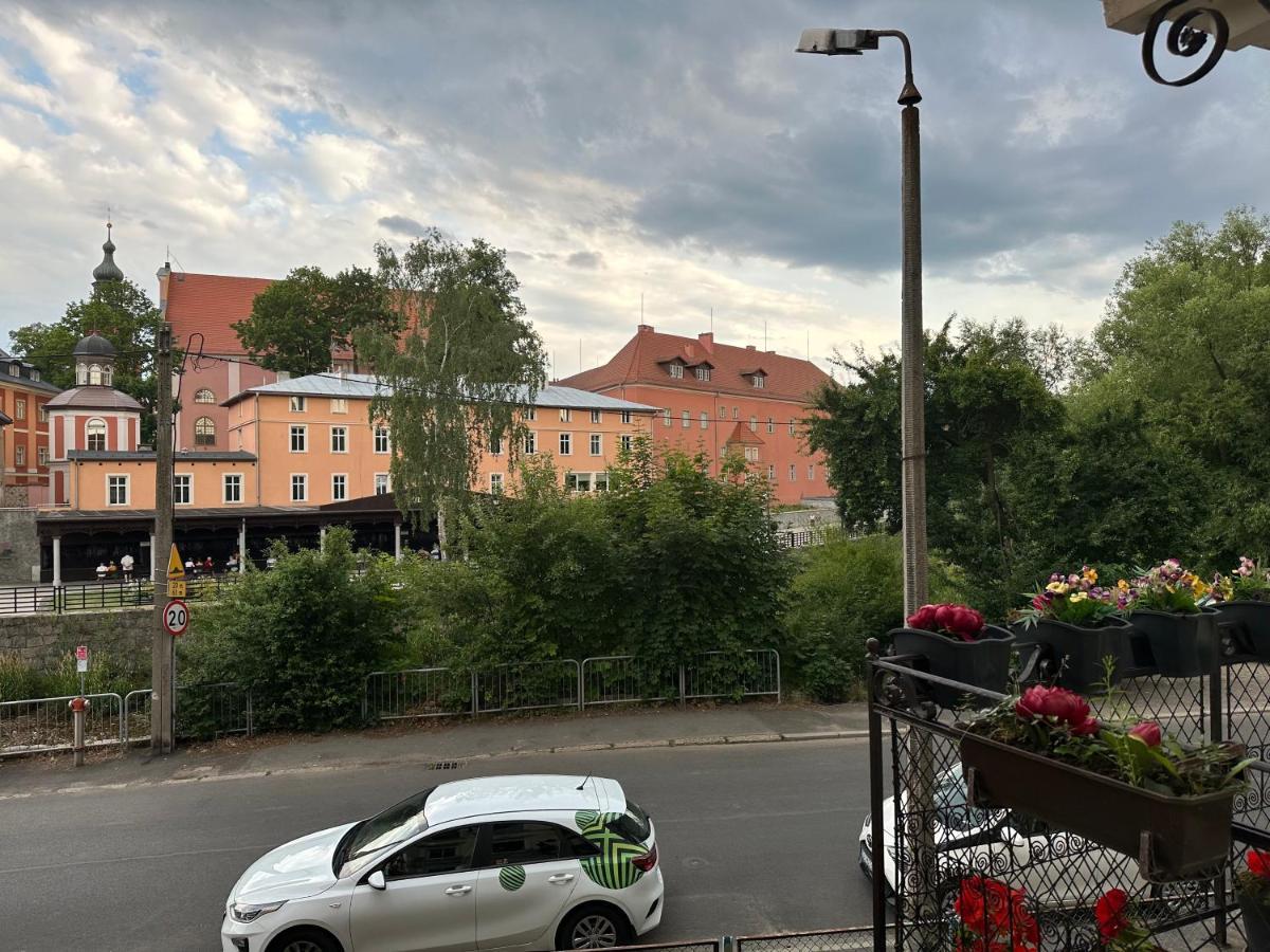 Apartament Przy Cieplickich Tezniach Jelenia Gora Bagian luar foto