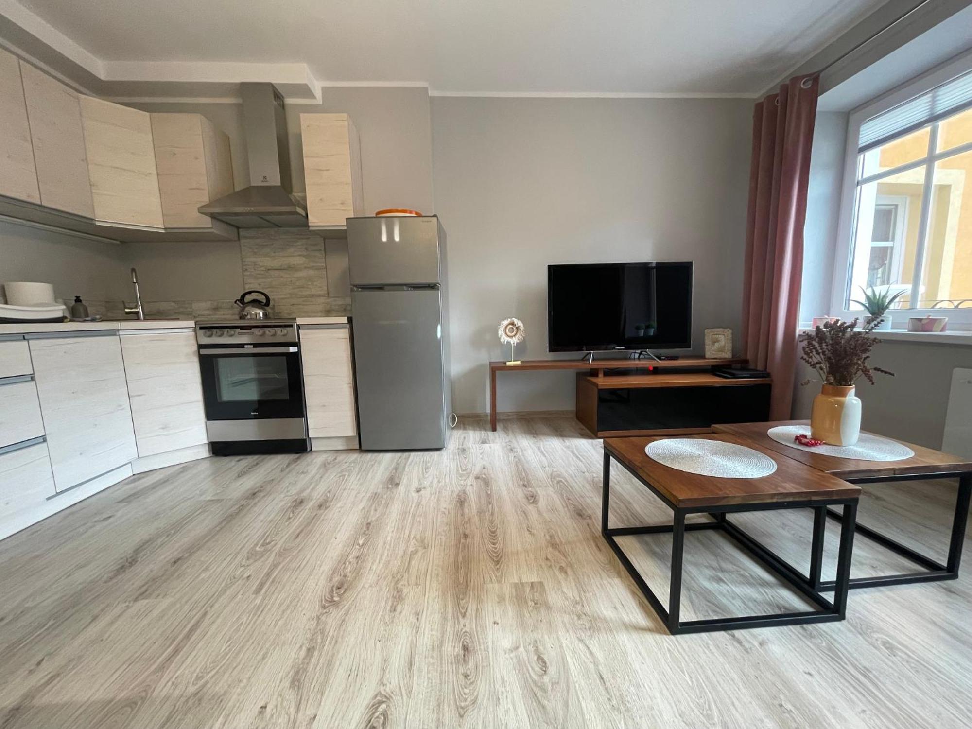 Apartament Przy Cieplickich Tezniach Jelenia Gora Bagian luar foto