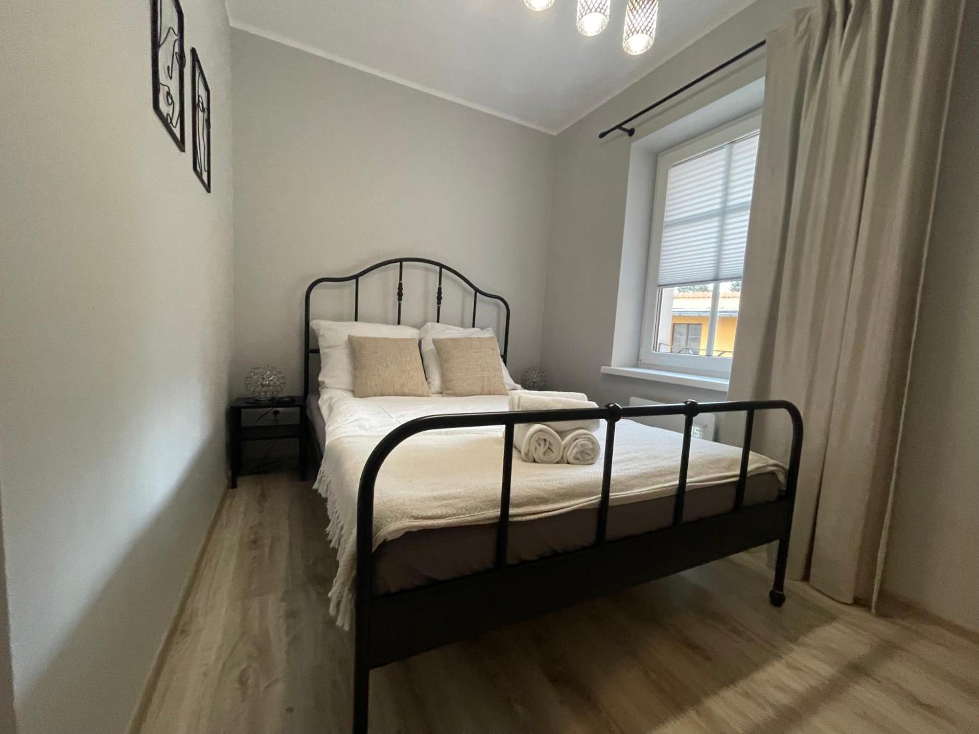 Apartament Przy Cieplickich Tezniach Jelenia Gora Bagian luar foto