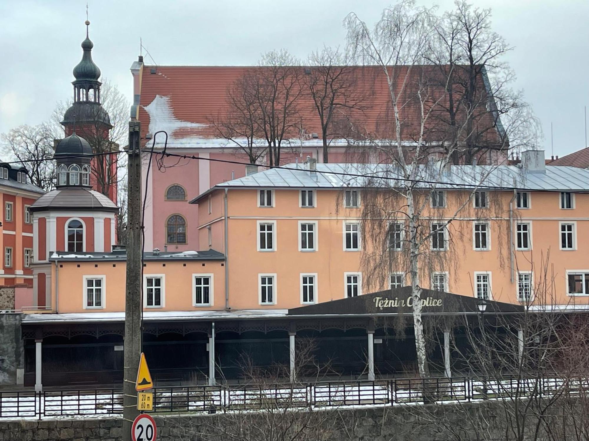 Apartament Przy Cieplickich Tezniach Jelenia Gora Bagian luar foto